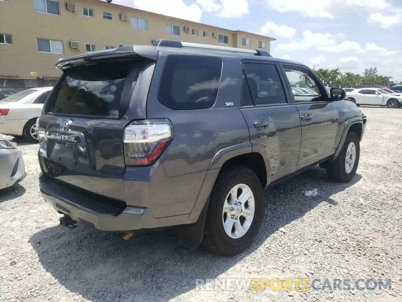 4 Photograph of a damaged car JTEMU5JR7M5860787 TOYOTA 4RUNNER 2021