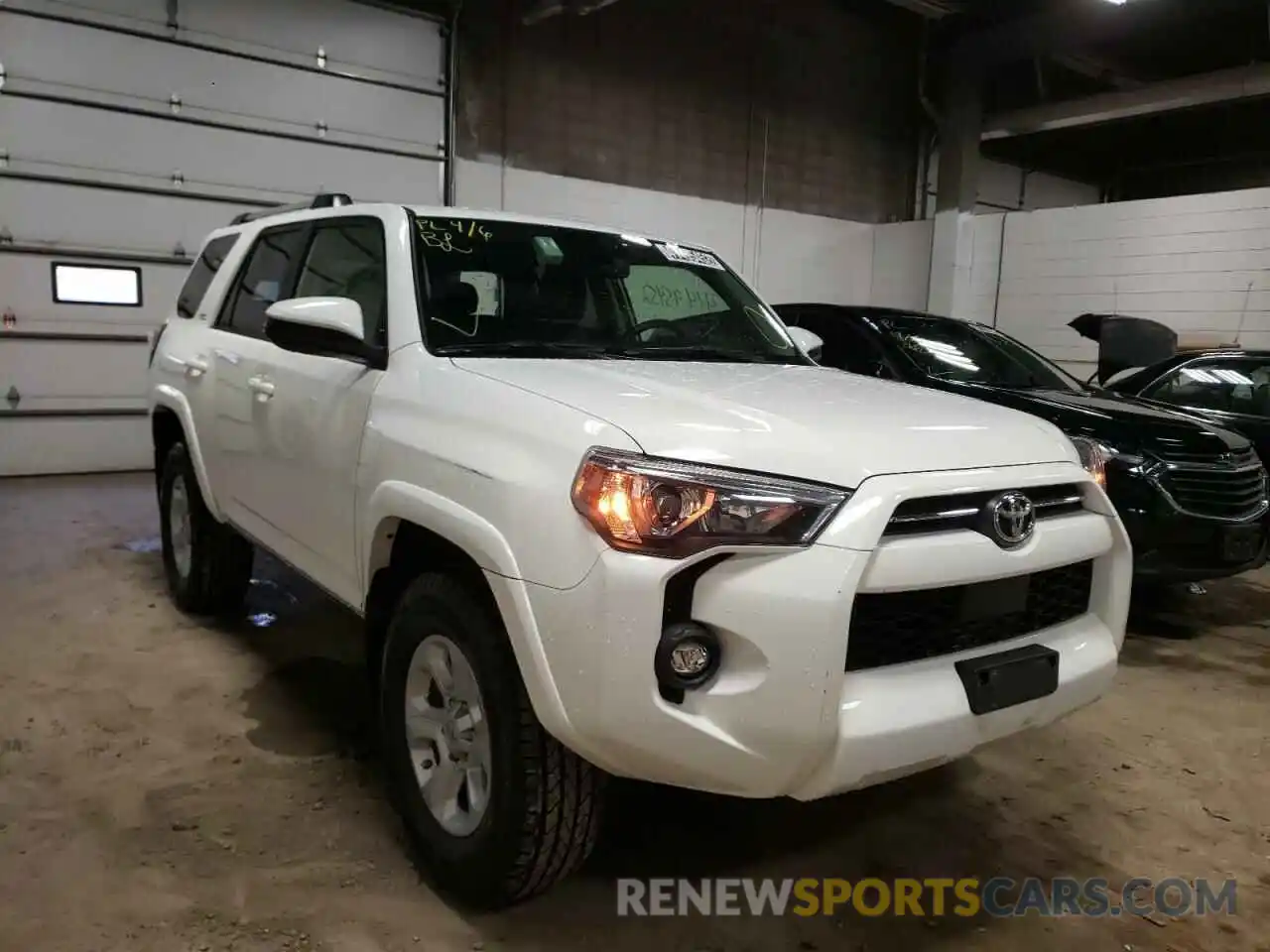 1 Photograph of a damaged car JTEMU5JR7M5868484 TOYOTA 4RUNNER 2021