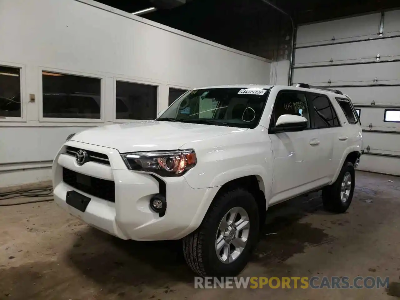 2 Photograph of a damaged car JTEMU5JR7M5868484 TOYOTA 4RUNNER 2021