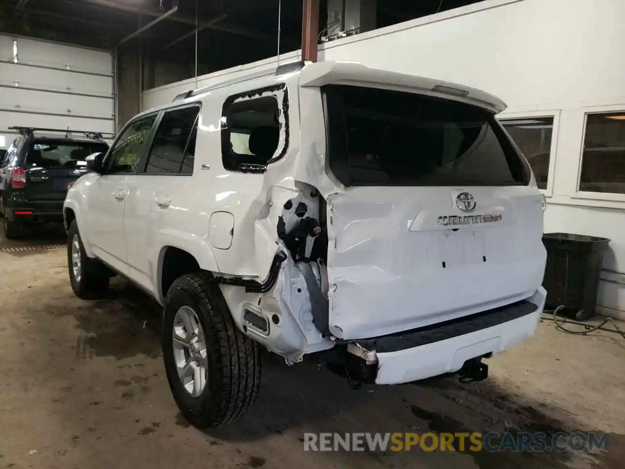 3 Photograph of a damaged car JTEMU5JR7M5868484 TOYOTA 4RUNNER 2021