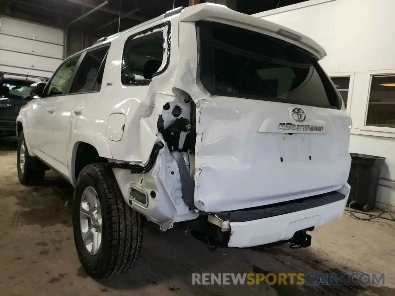 9 Photograph of a damaged car JTEMU5JR7M5868484 TOYOTA 4RUNNER 2021