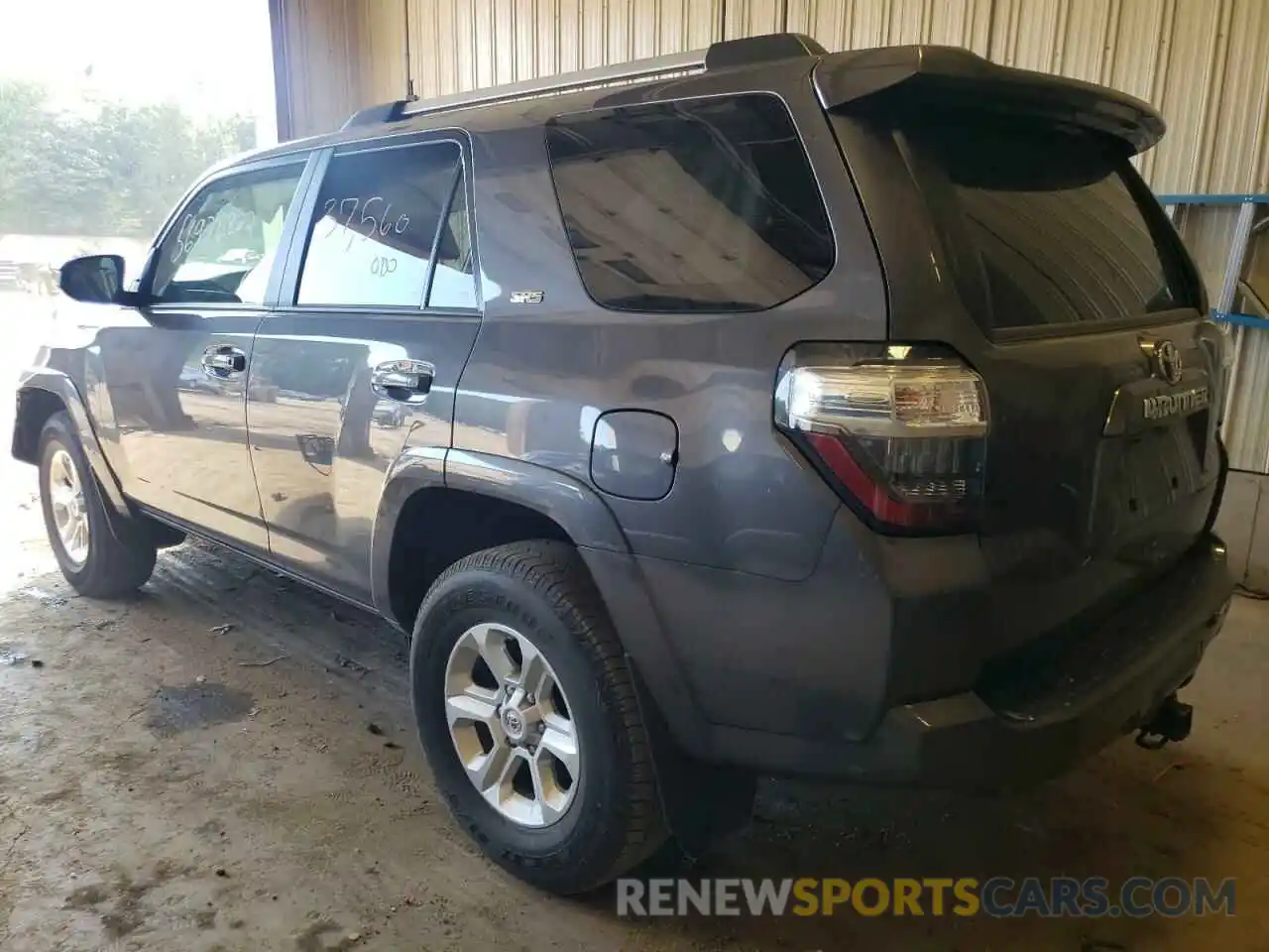 3 Photograph of a damaged car JTEMU5JR7M5904142 TOYOTA 4RUNNER 2021