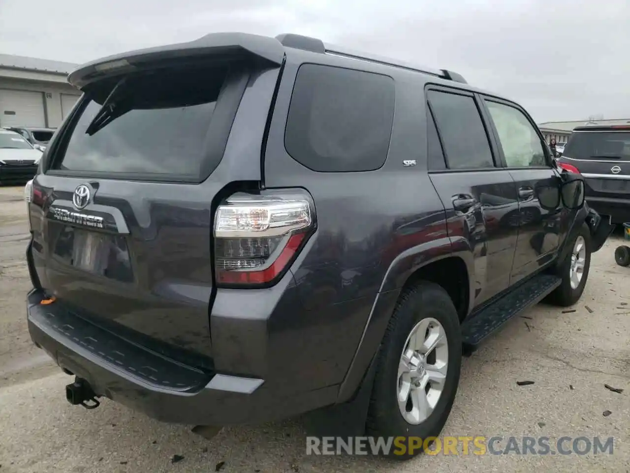 4 Photograph of a damaged car JTEMU5JR7M5908739 TOYOTA 4RUNNER 2021