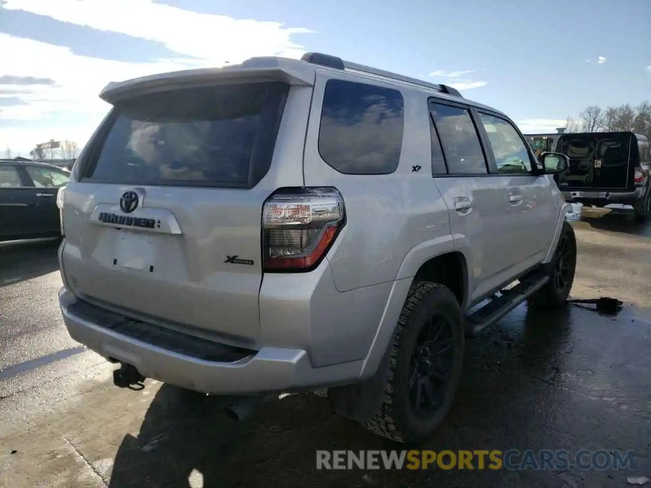 4 Photograph of a damaged car JTEMU5JR7M5957083 TOYOTA 4RUNNER 2021