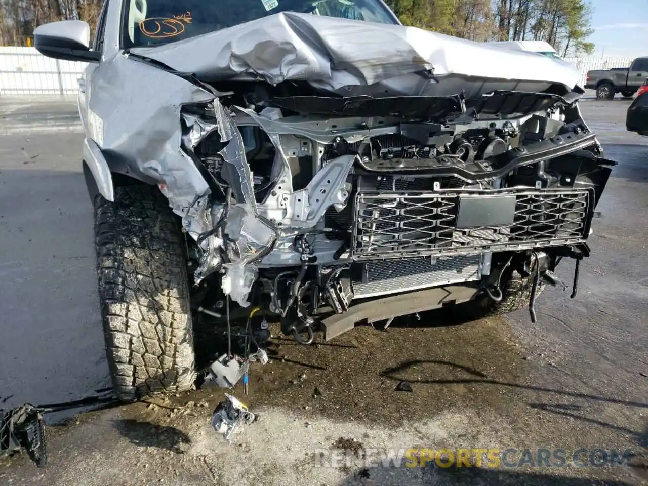 9 Photograph of a damaged car JTEMU5JR7M5957083 TOYOTA 4RUNNER 2021