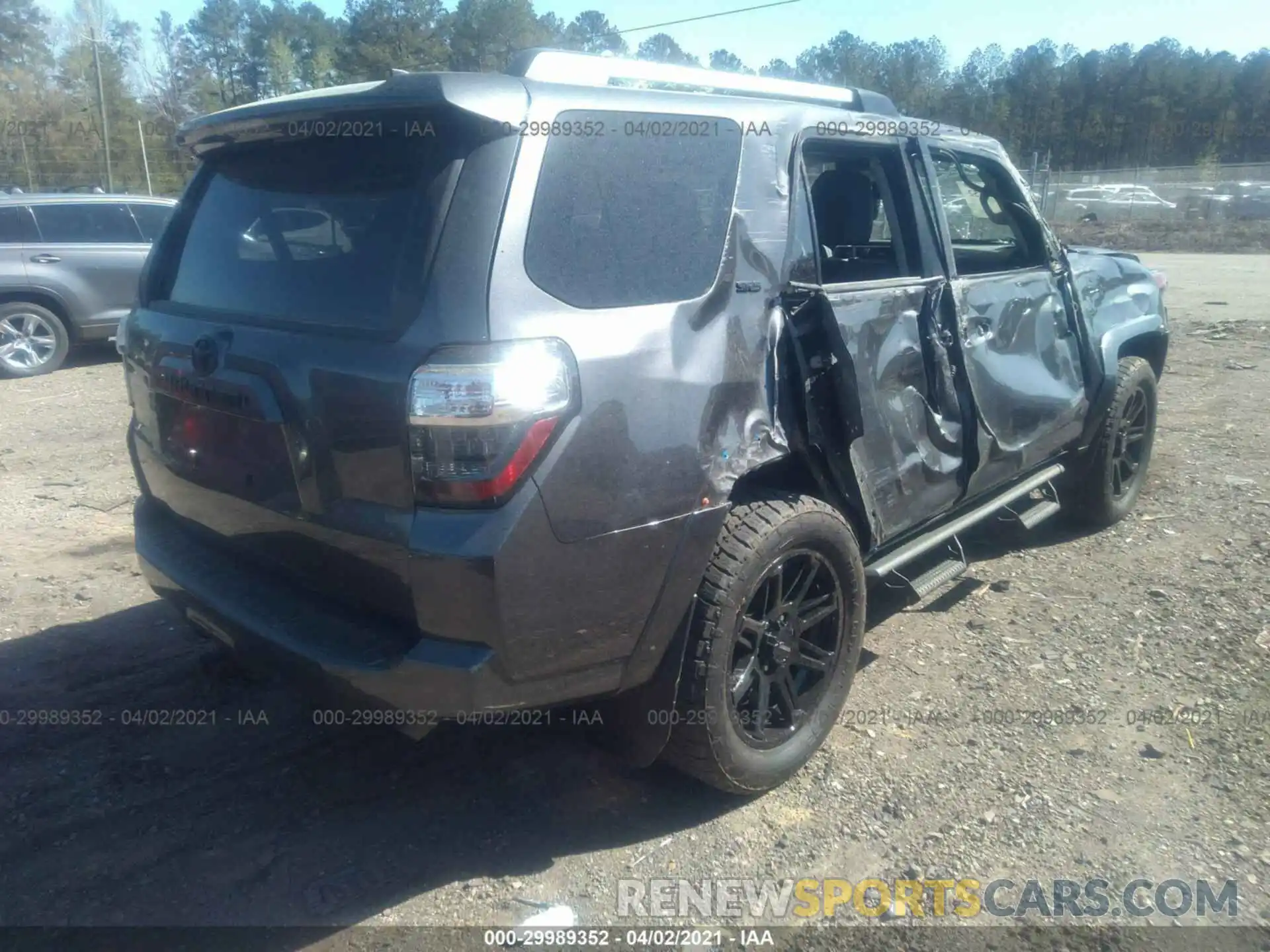 4 Photograph of a damaged car JTEMU5JR8M5839334 TOYOTA 4RUNNER 2021