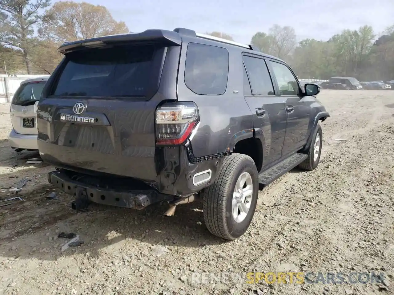 4 Photograph of a damaged car JTEMU5JR8M5842136 TOYOTA 4RUNNER 2021