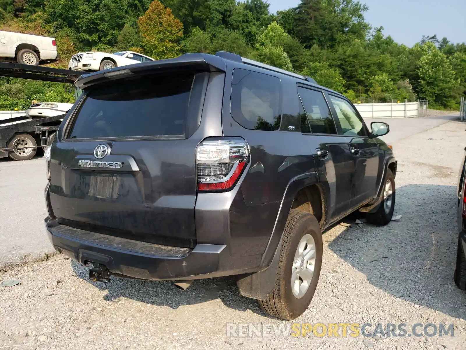 4 Photograph of a damaged car JTEMU5JR8M5882037 TOYOTA 4RUNNER 2021