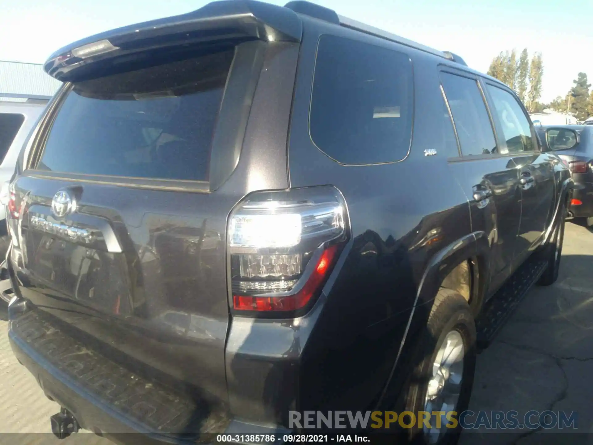 4 Photograph of a damaged car JTEMU5JR8M5888940 TOYOTA 4RUNNER 2021