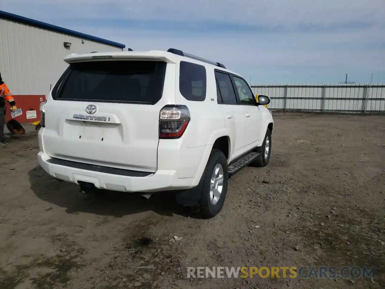 4 Photograph of a damaged car JTEMU5JR8M5932368 TOYOTA 4RUNNER 2021