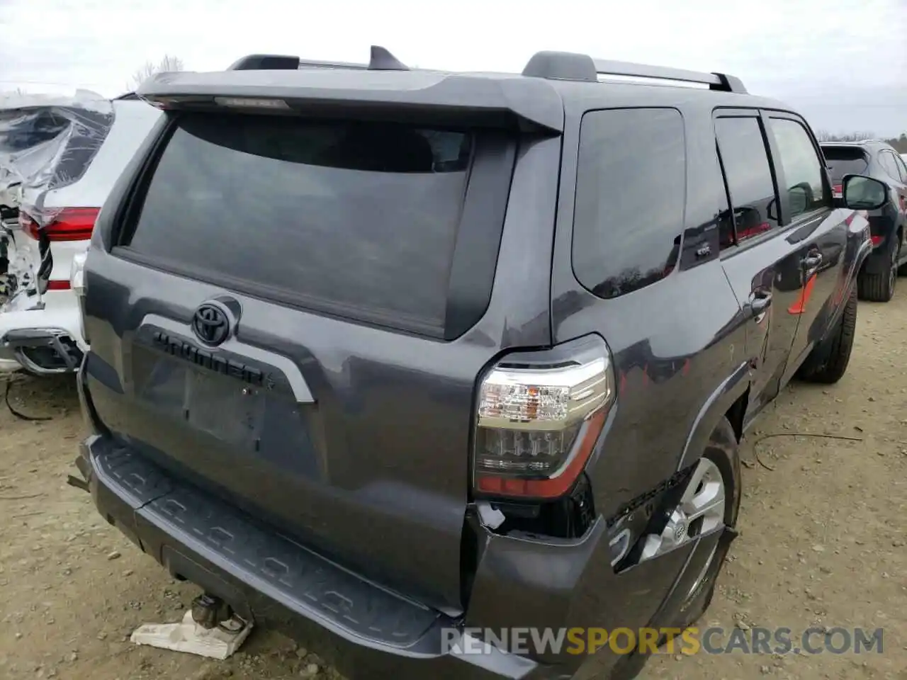 4 Photograph of a damaged car JTEMU5JR8M5935304 TOYOTA 4RUNNER 2021