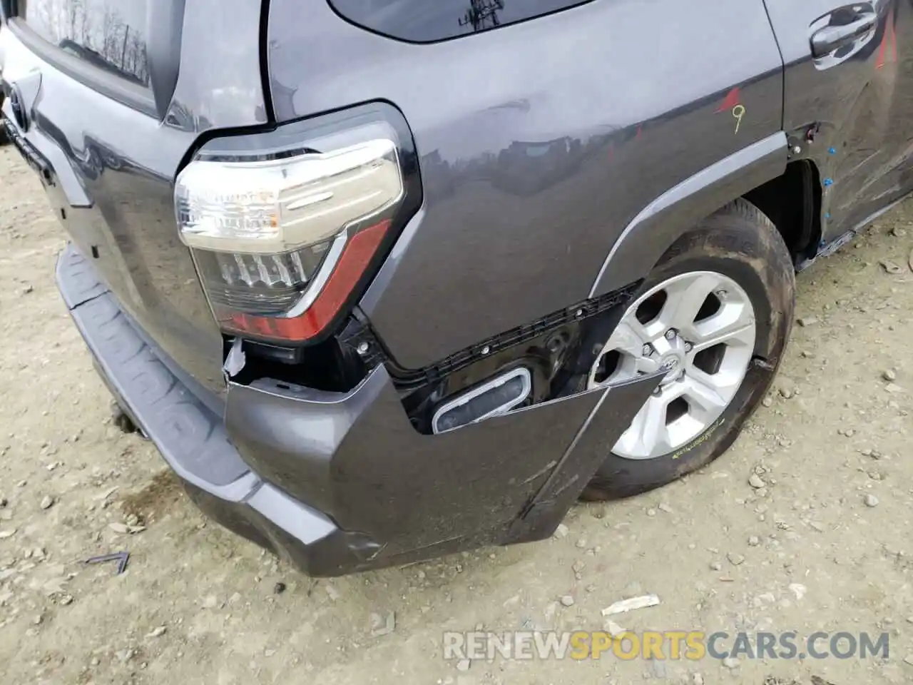 9 Photograph of a damaged car JTEMU5JR8M5935304 TOYOTA 4RUNNER 2021