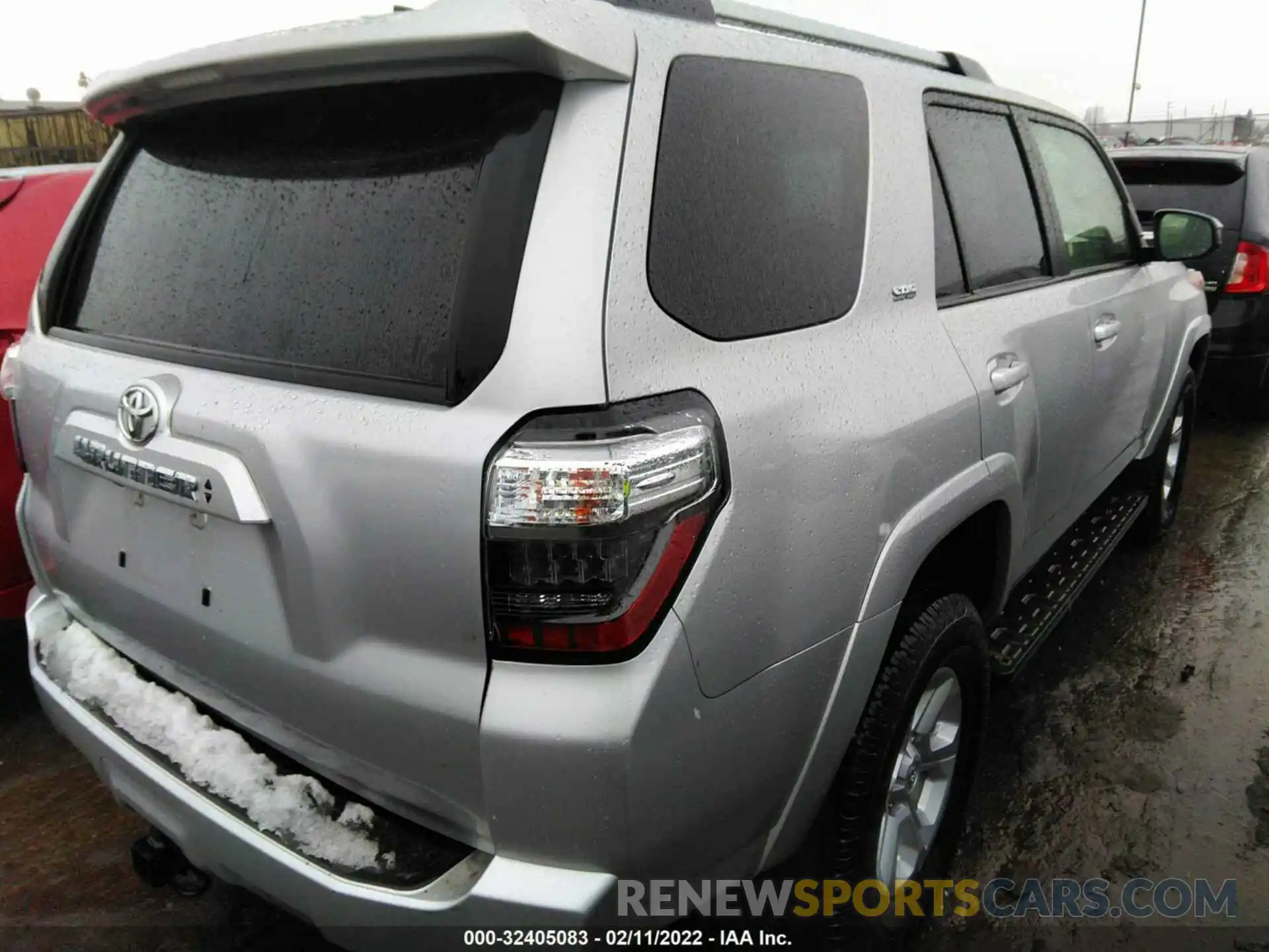 4 Photograph of a damaged car JTEMU5JR8M5938249 TOYOTA 4RUNNER 2021