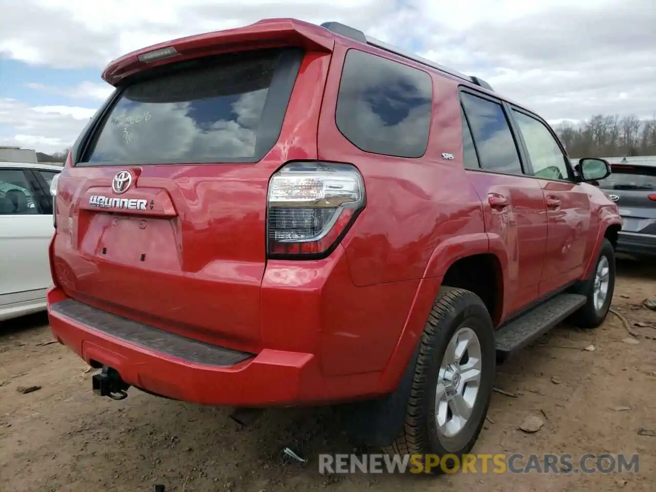 4 Photograph of a damaged car JTEMU5JR8M5940874 TOYOTA 4RUNNER 2021