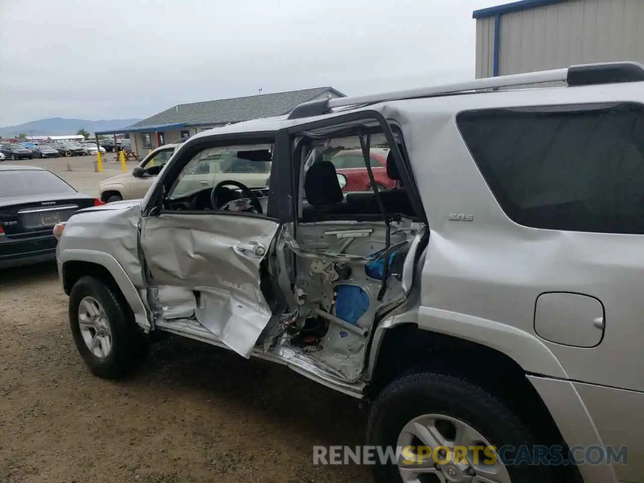 9 Photograph of a damaged car JTEMU5JR8M5954659 TOYOTA 4RUNNER 2021