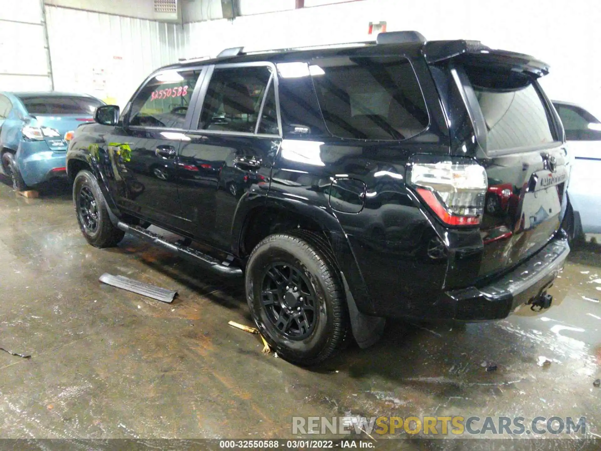 3 Фотография поврежденного автомобиля JTEMU5JR8M5966858 TOYOTA 4RUNNER 2021