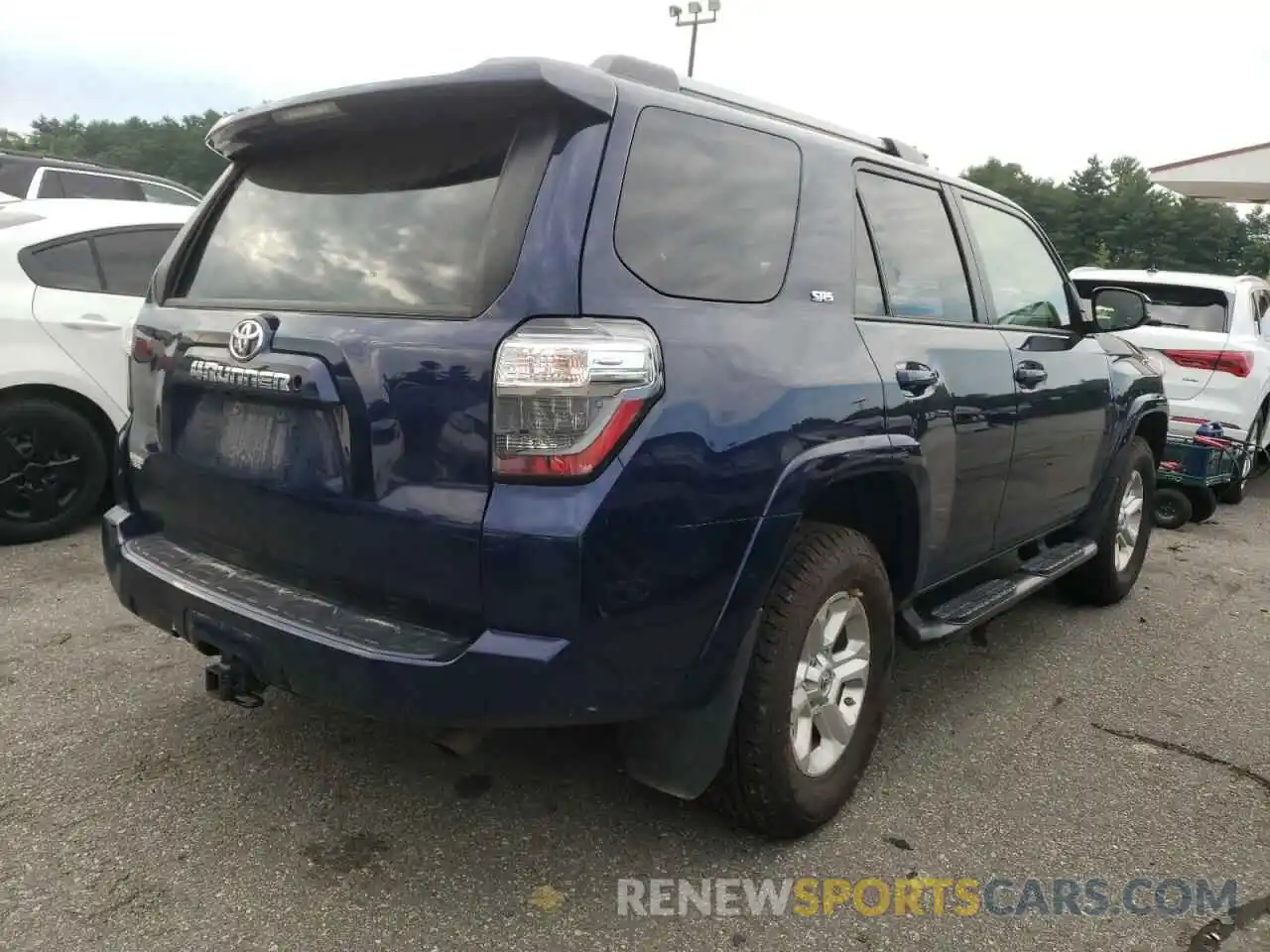 4 Photograph of a damaged car JTEMU5JR9M5865604 TOYOTA 4RUNNER 2021