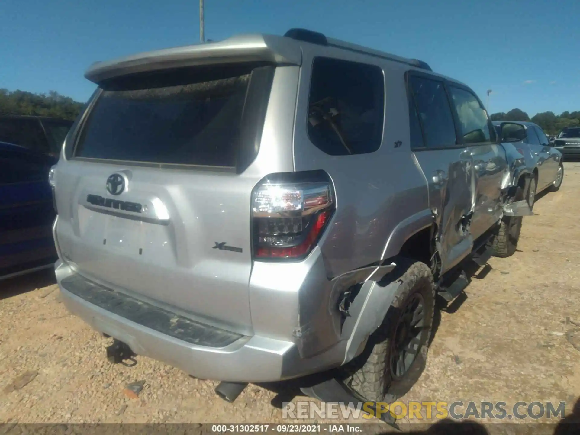 4 Photograph of a damaged car JTEMU5JR9M5898649 TOYOTA 4RUNNER 2021