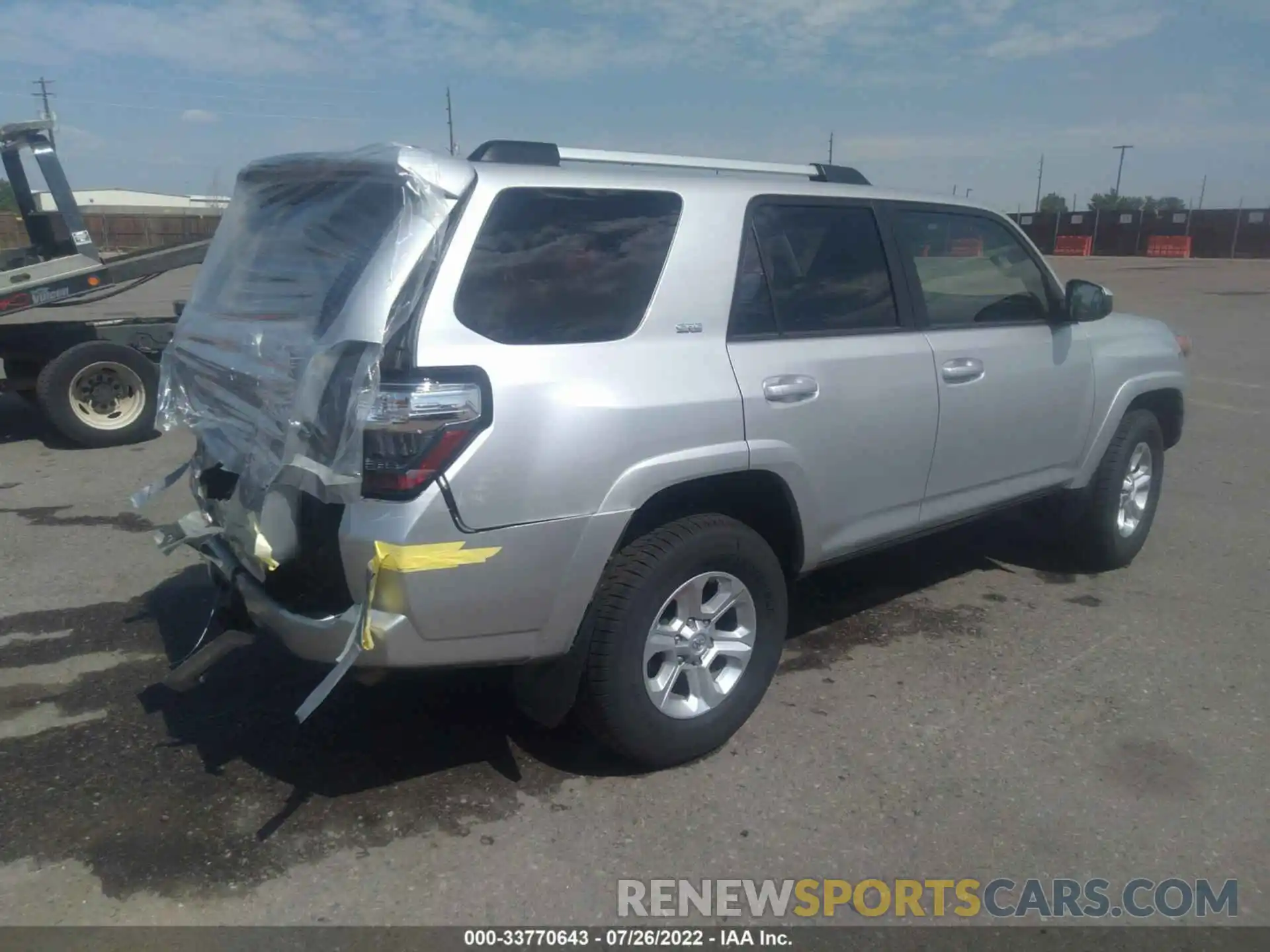 4 Photograph of a damaged car JTEMU5JR9M5907107 TOYOTA 4RUNNER 2021