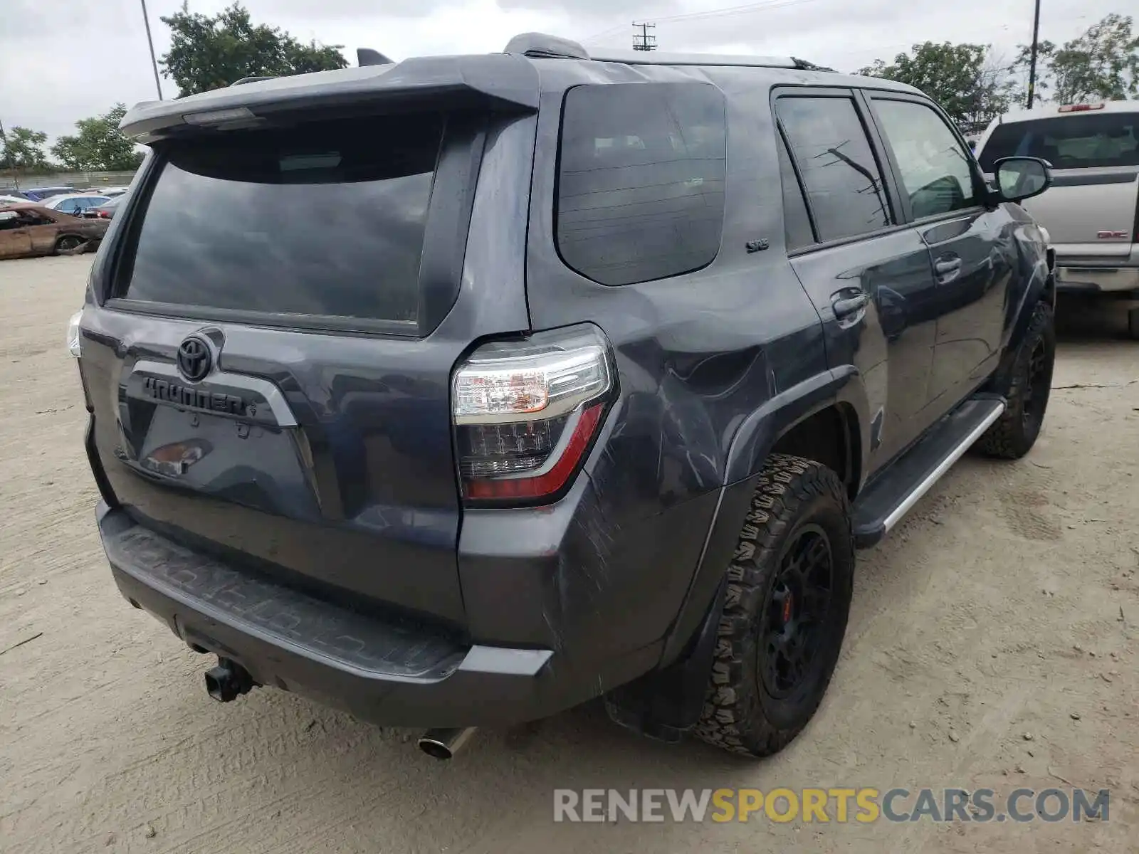 4 Photograph of a damaged car JTEMU5JR9M5910976 TOYOTA 4RUNNER 2021