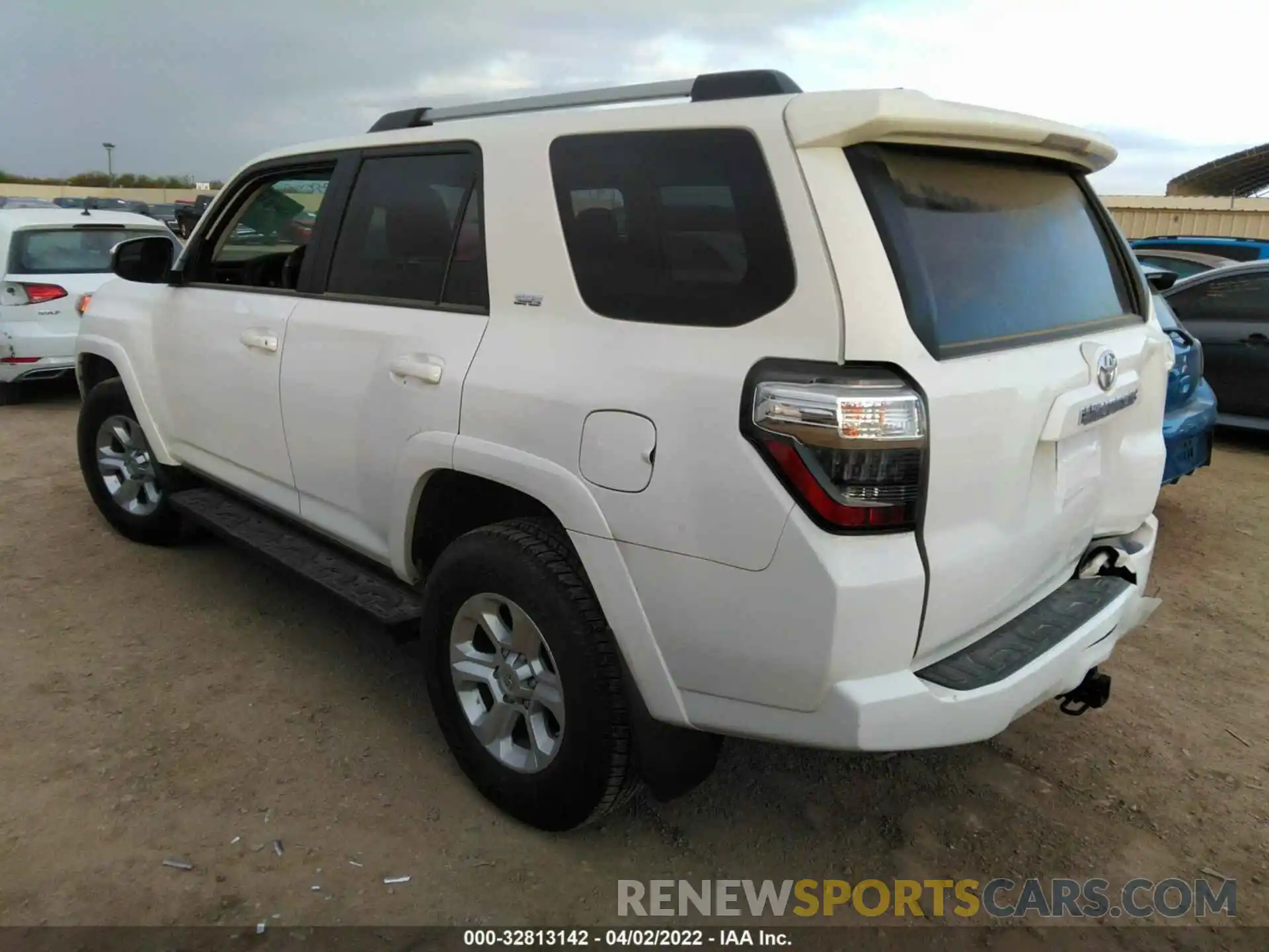 3 Photograph of a damaged car JTEMU5JR9M5921914 TOYOTA 4RUNNER 2021