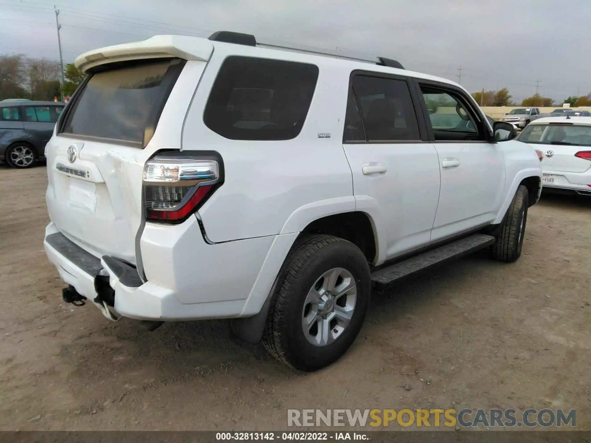 4 Фотография поврежденного автомобиля JTEMU5JR9M5921914 TOYOTA 4RUNNER 2021