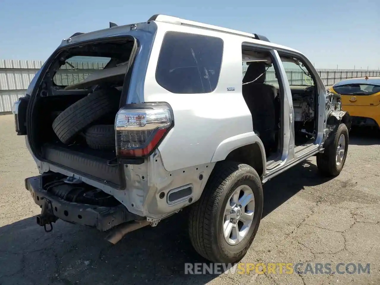 4 Photograph of a damaged car JTEMU5JR9M5929107 TOYOTA 4RUNNER 2021