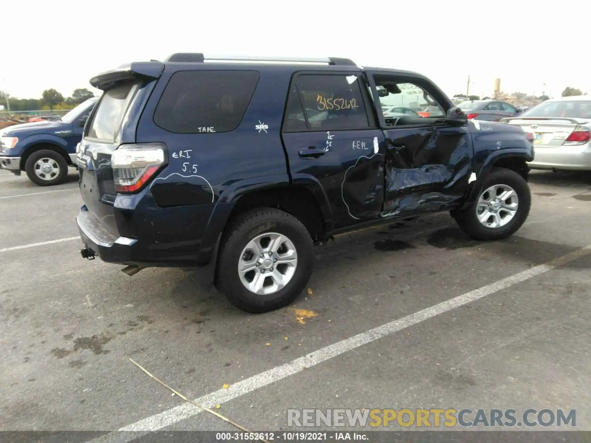 4 Photograph of a damaged car JTEMU5JR9M5930385 TOYOTA 4RUNNER 2021