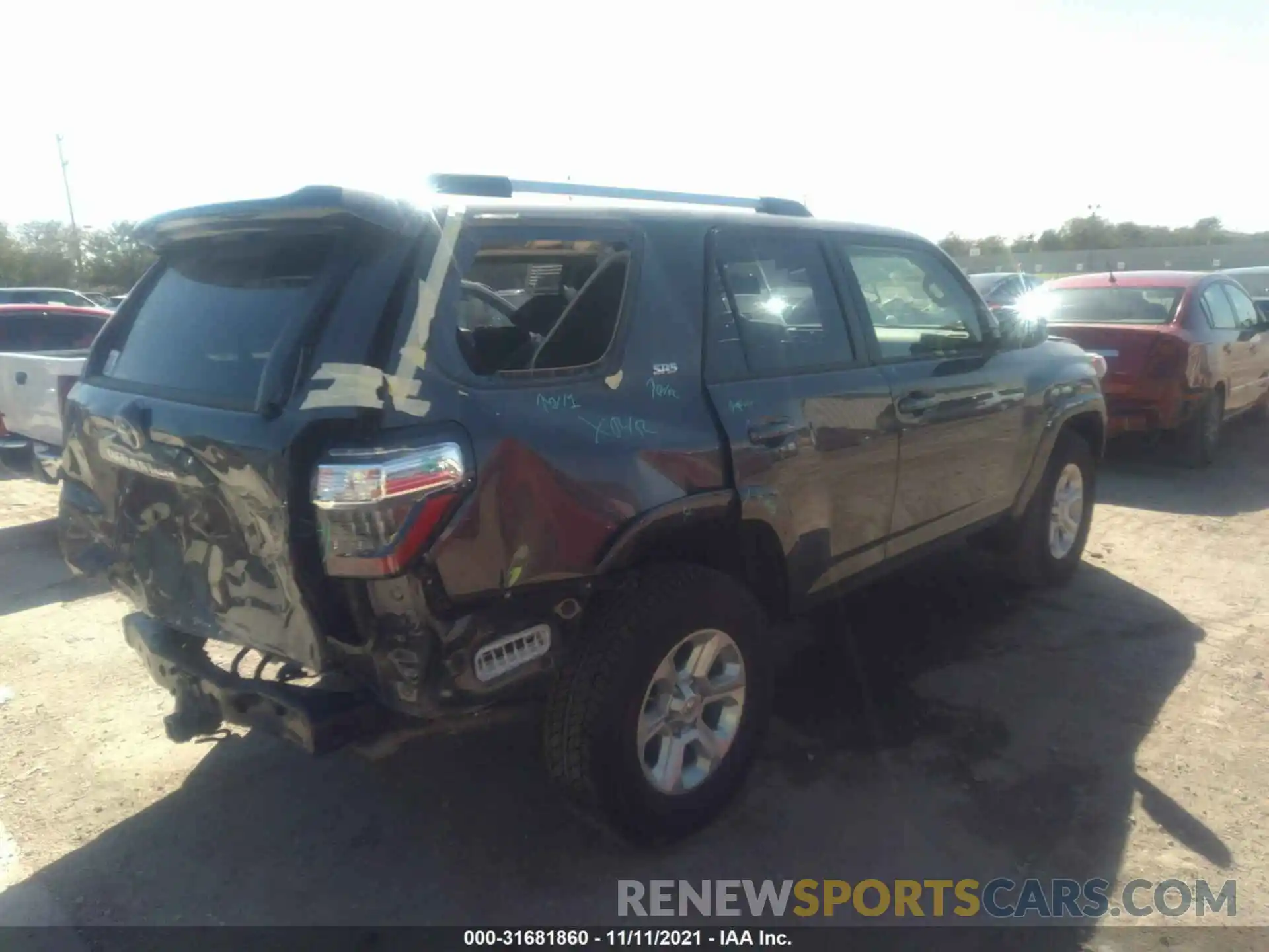 4 Photograph of a damaged car JTEMU5JR9M5939507 TOYOTA 4RUNNER 2021