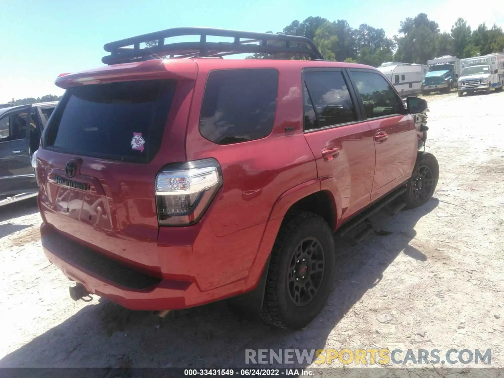 4 Photograph of a damaged car JTEMU5JRXM5862565 TOYOTA 4RUNNER 2021