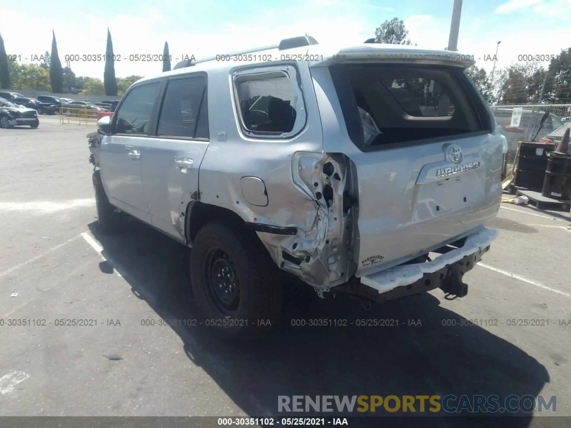 3 Photograph of a damaged car JTEMU5JRXM5863778 TOYOTA 4RUNNER 2021