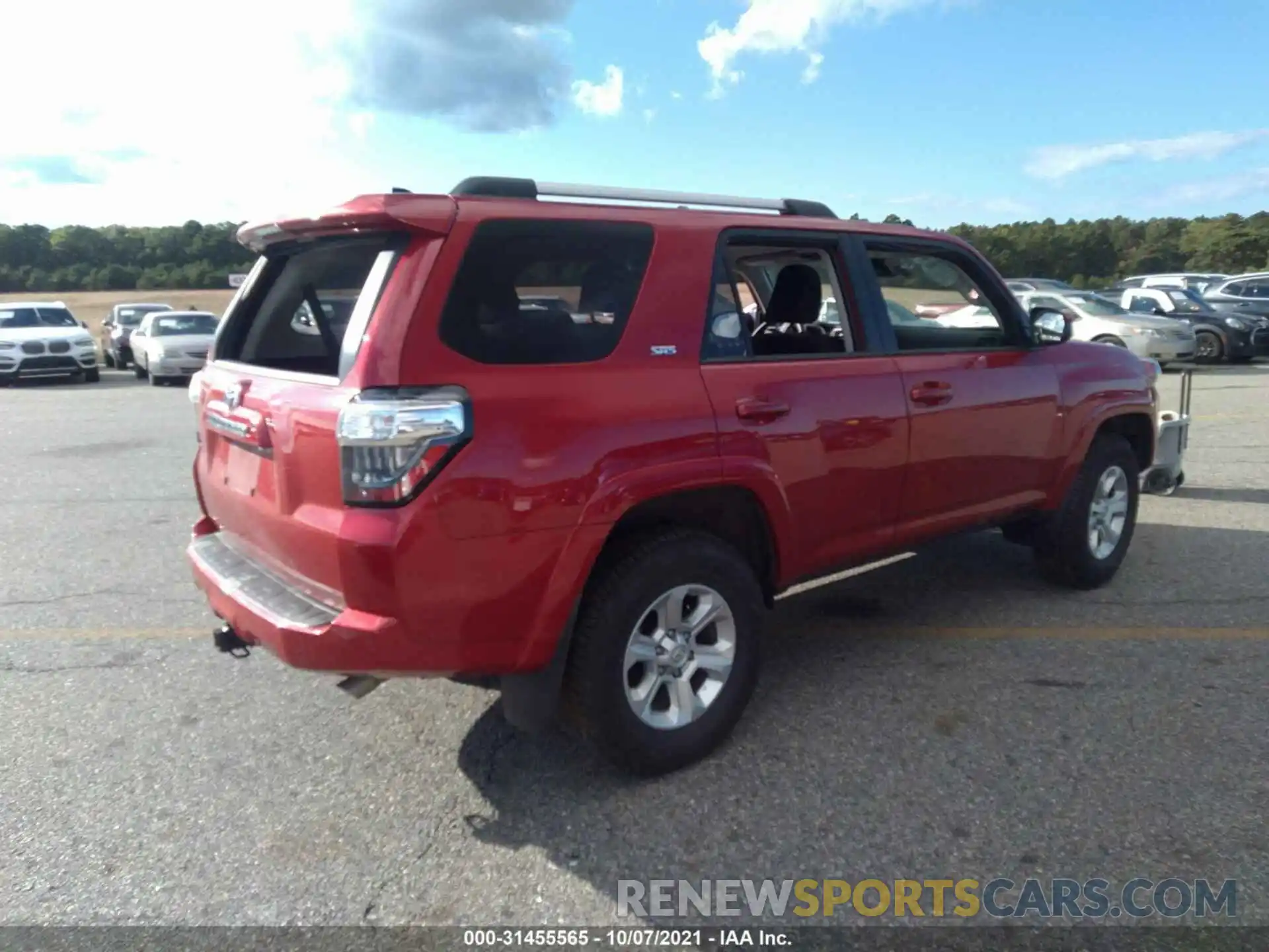 4 Photograph of a damaged car JTEMU5JRXM5893959 TOYOTA 4RUNNER 2021