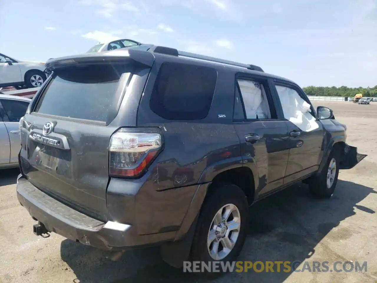 4 Photograph of a damaged car JTEMU5JRXM5896246 TOYOTA 4RUNNER 2021