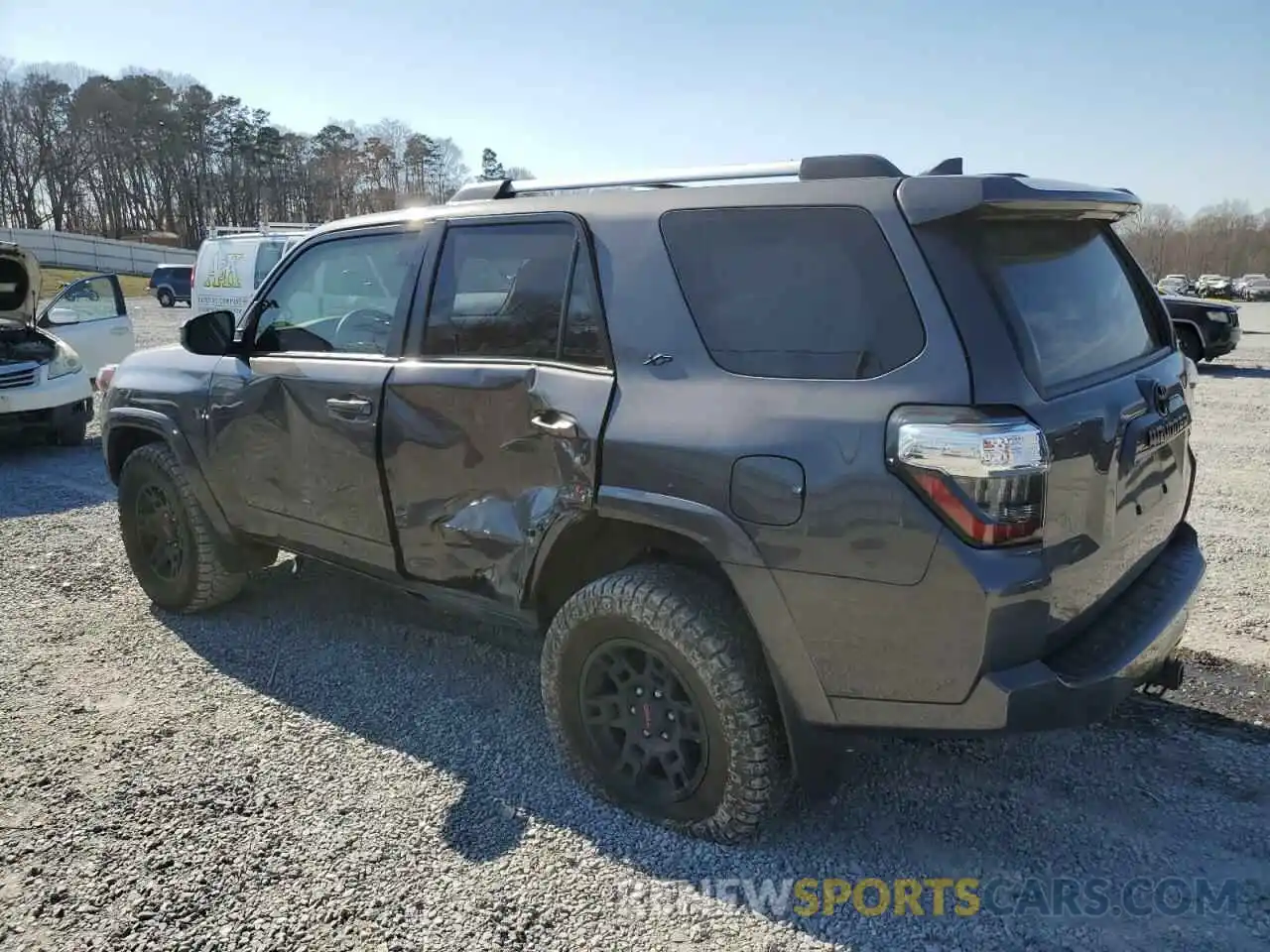 2 Photograph of a damaged car JTEMU5JRXM5903924 TOYOTA 4RUNNER 2021