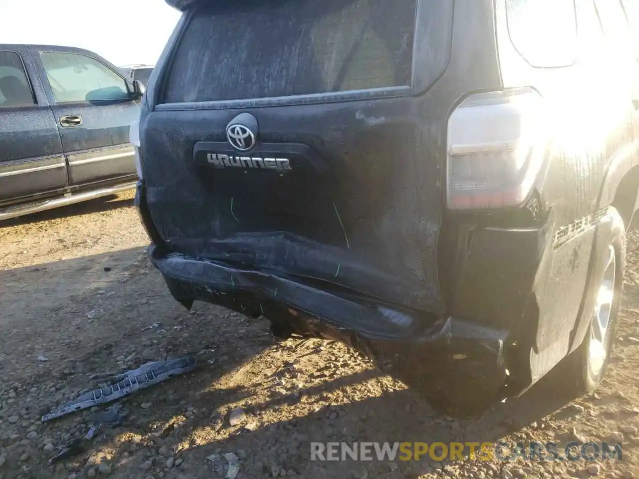 9 Photograph of a damaged car JTEMU5JRXM5926183 TOYOTA 4RUNNER 2021