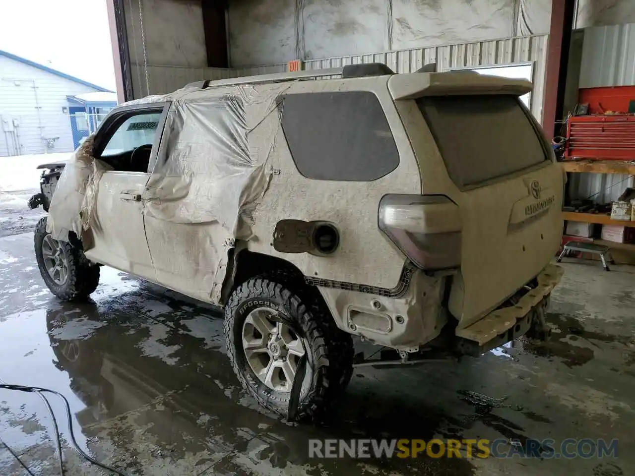 2 Photograph of a damaged car JTEMU5JRXM5931741 TOYOTA 4RUNNER 2021