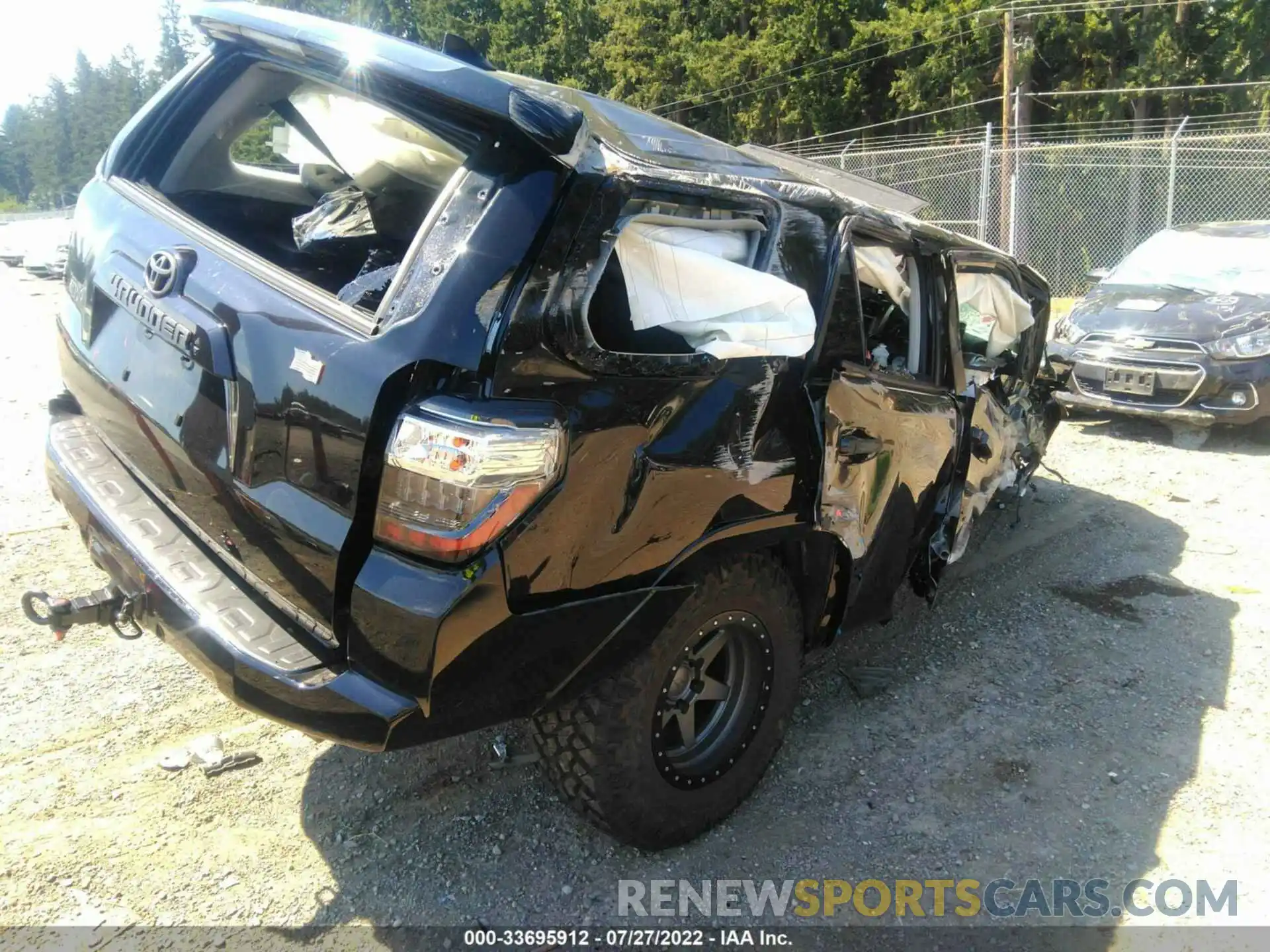 4 Photograph of a damaged car JTENU5JR0M5871117 TOYOTA 4RUNNER 2021