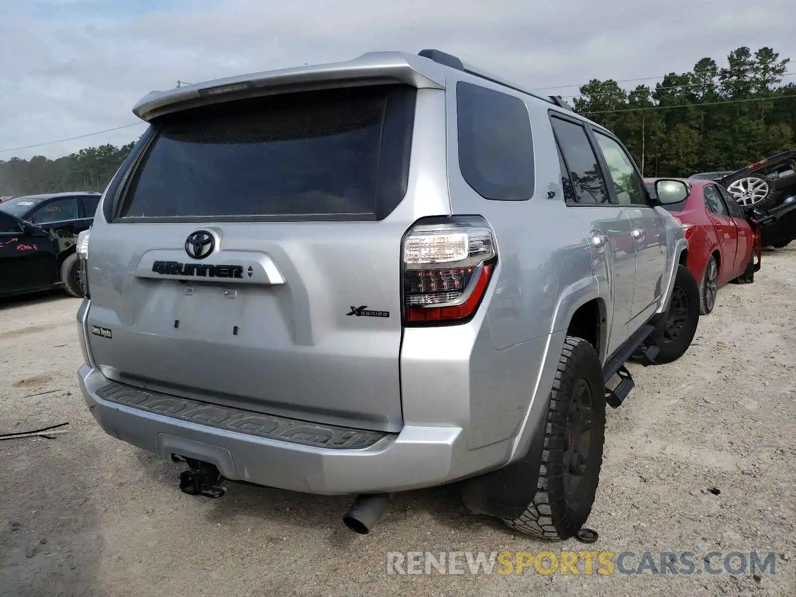 4 Photograph of a damaged car JTENU5JR0M5884238 TOYOTA 4RUNNER 2021