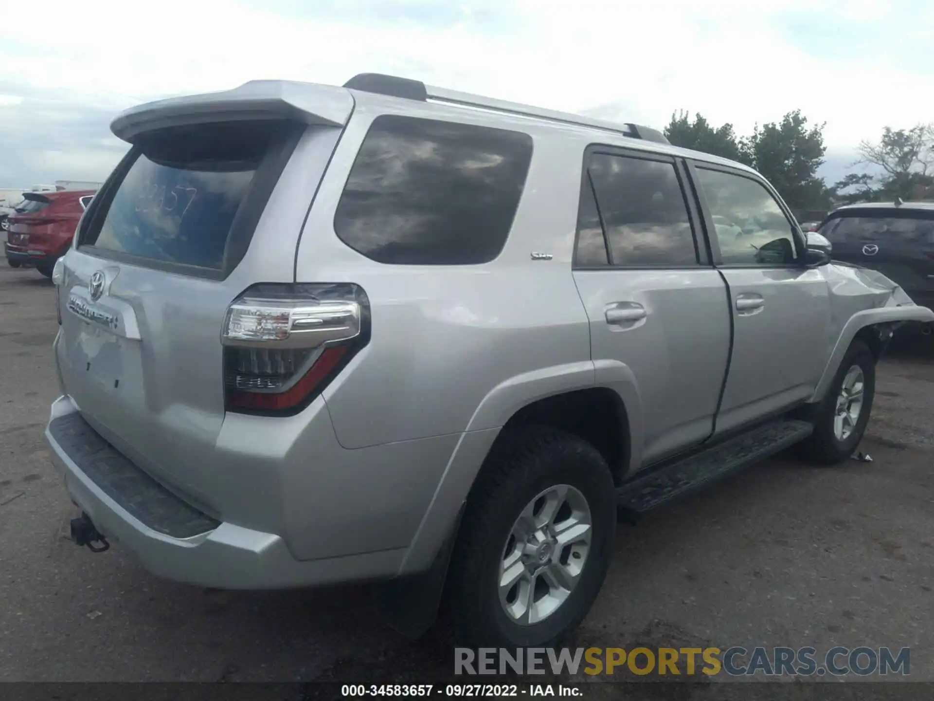 4 Photograph of a damaged car JTENU5JR0M5903712 TOYOTA 4RUNNER 2021