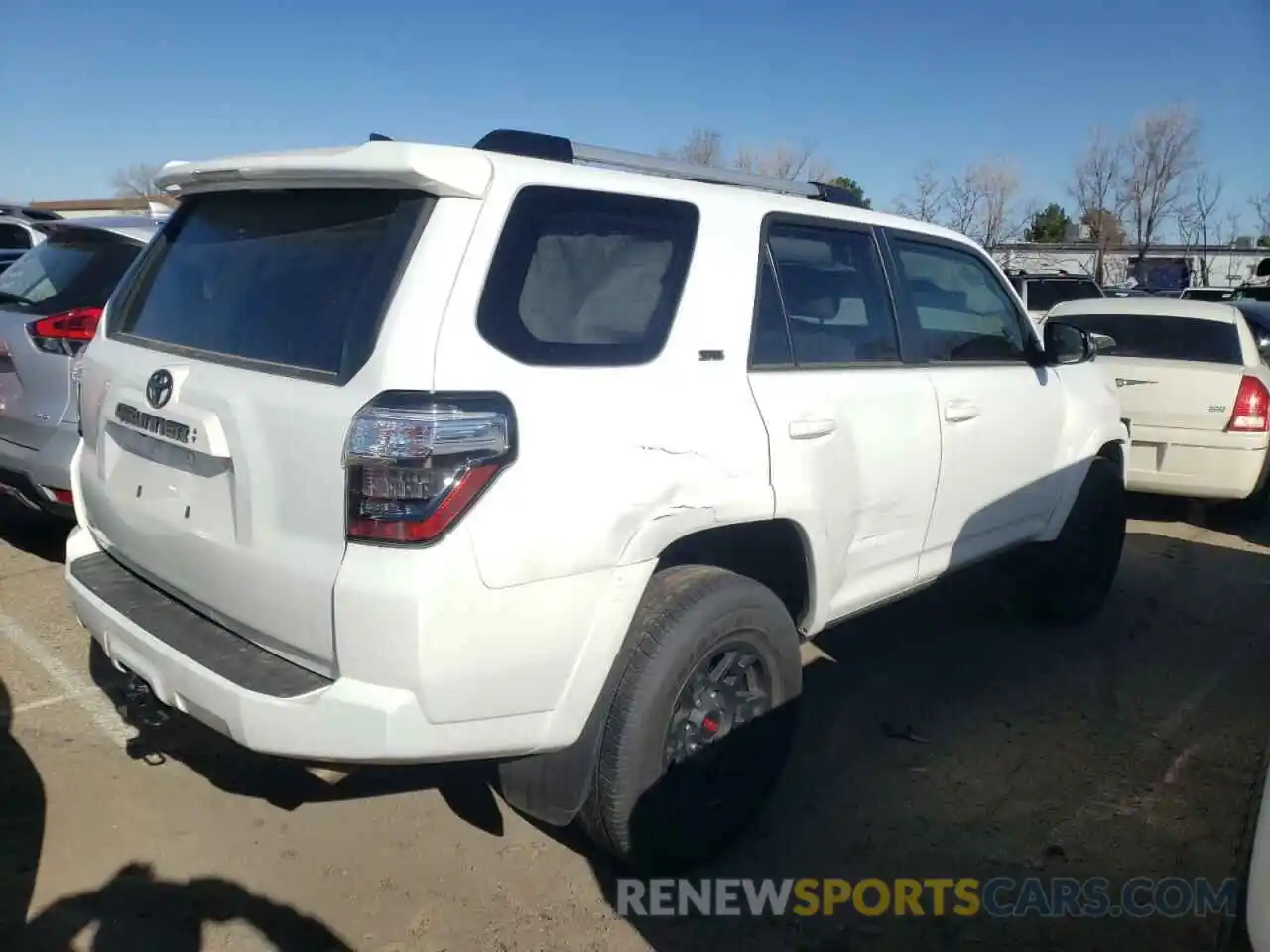 4 Photograph of a damaged car JTENU5JR0M5911597 TOYOTA 4RUNNER 2021