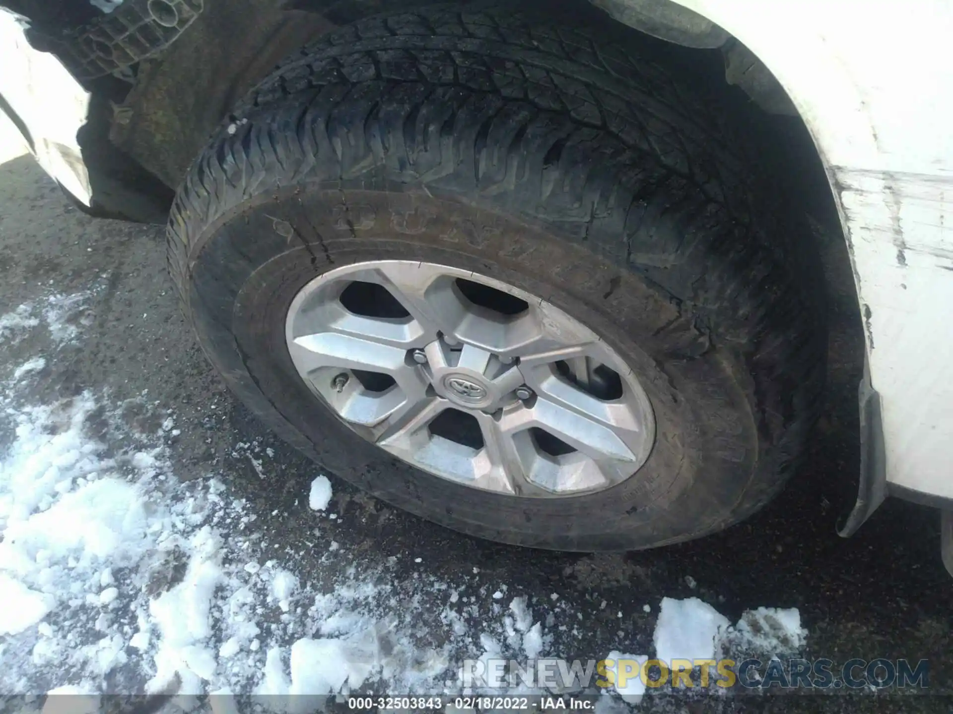 13 Photograph of a damaged car JTENU5JR0M5925533 TOYOTA 4RUNNER 2021