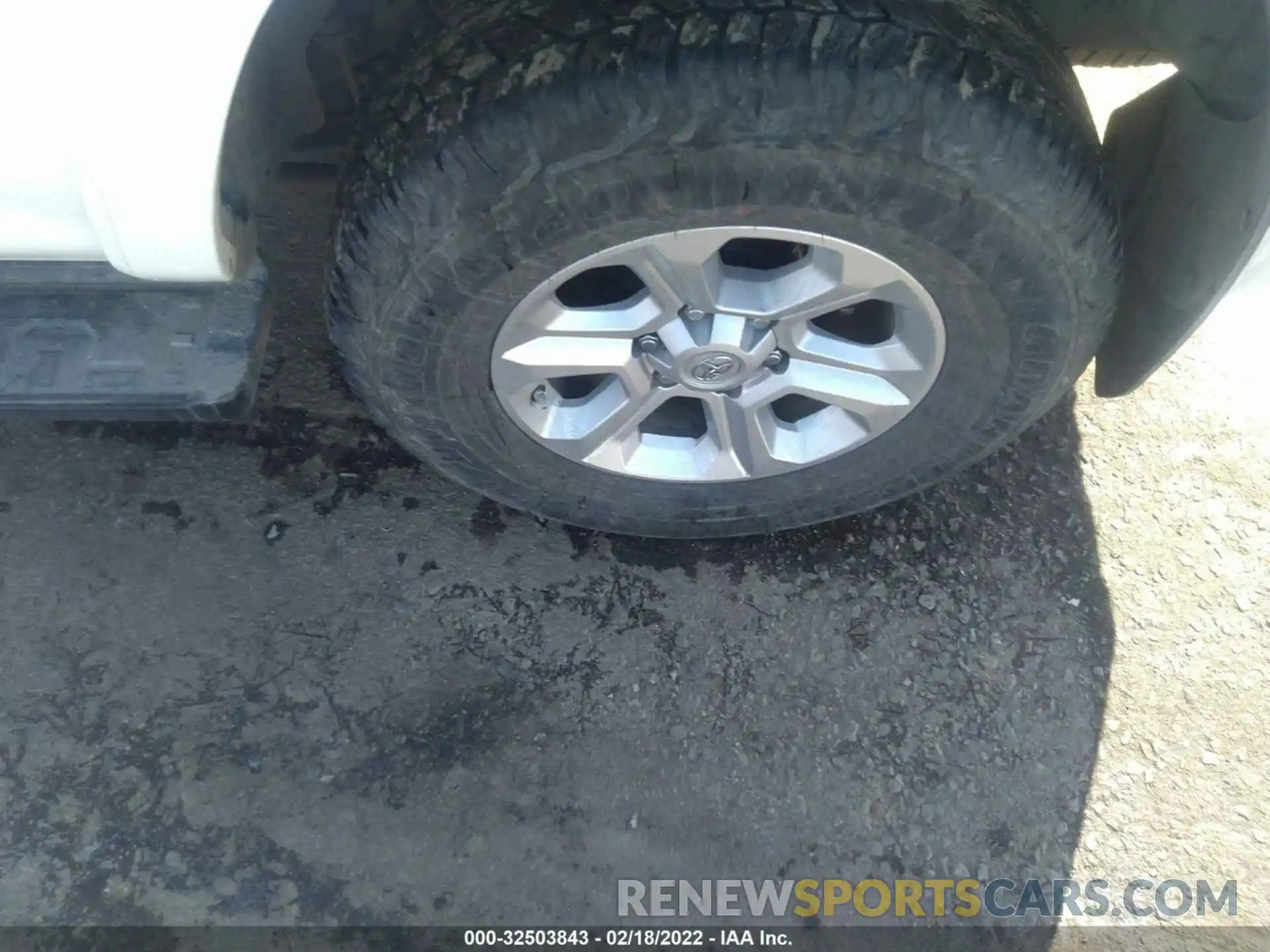 14 Photograph of a damaged car JTENU5JR0M5925533 TOYOTA 4RUNNER 2021