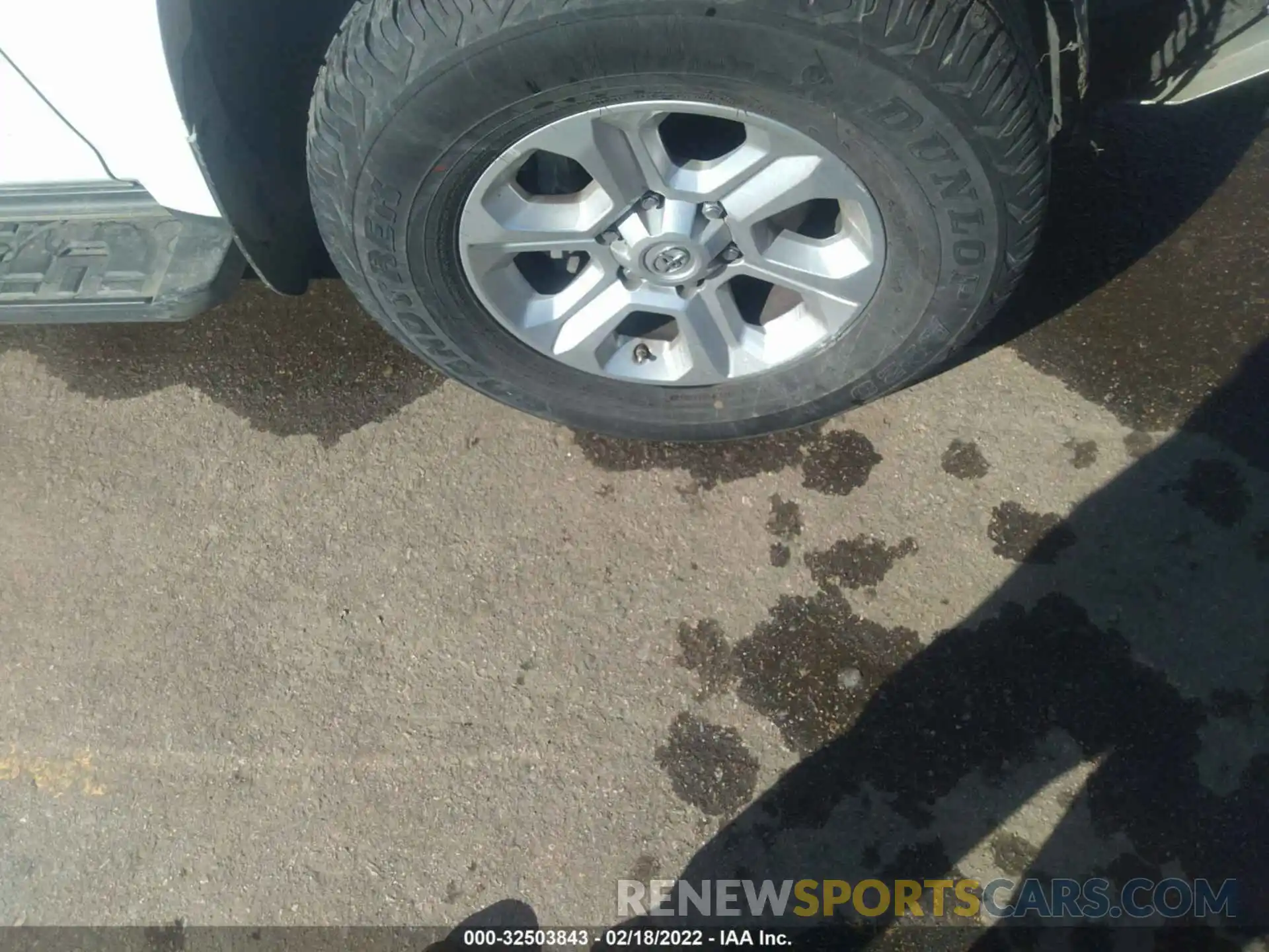 15 Photograph of a damaged car JTENU5JR0M5925533 TOYOTA 4RUNNER 2021