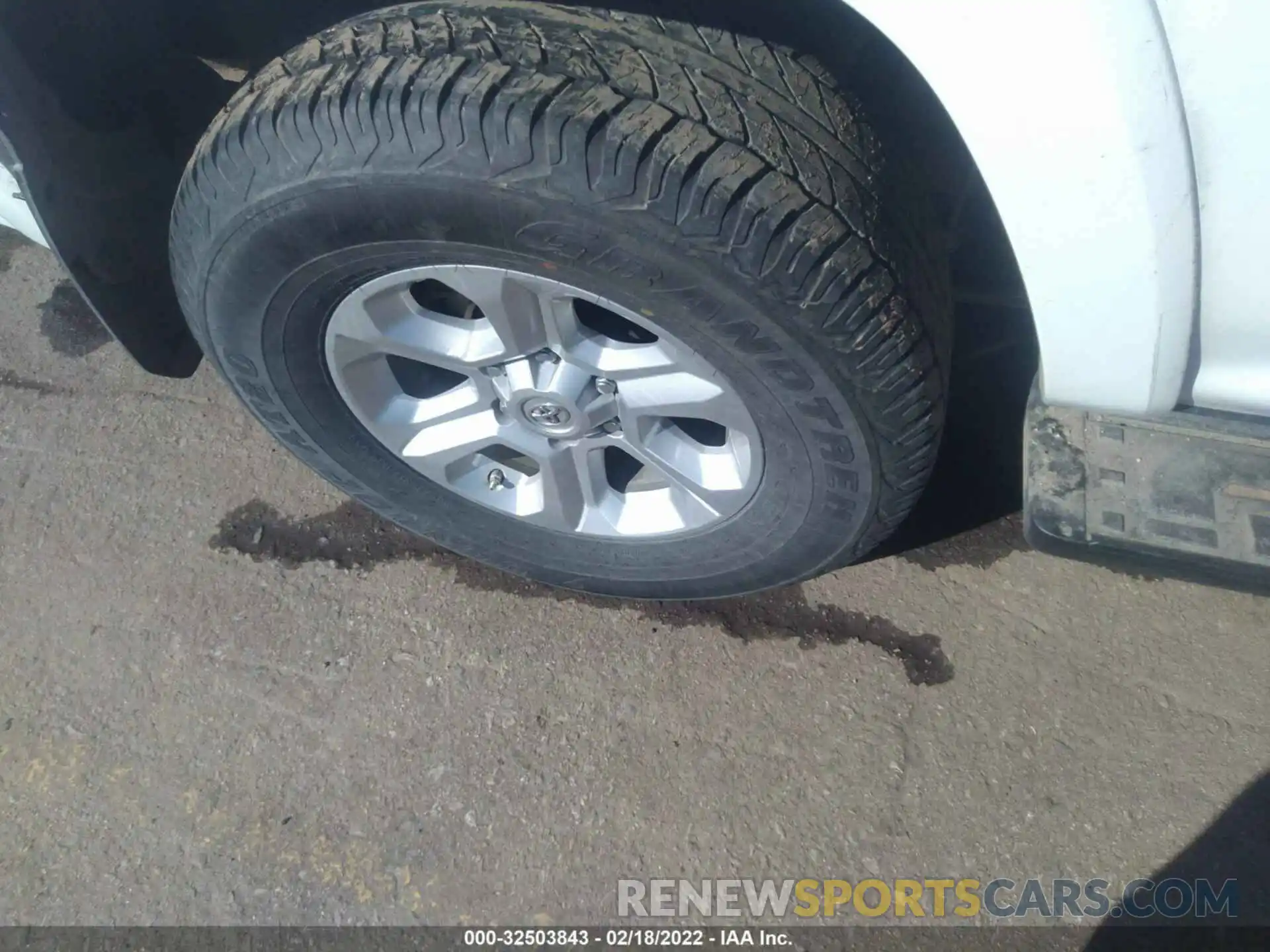 16 Photograph of a damaged car JTENU5JR0M5925533 TOYOTA 4RUNNER 2021