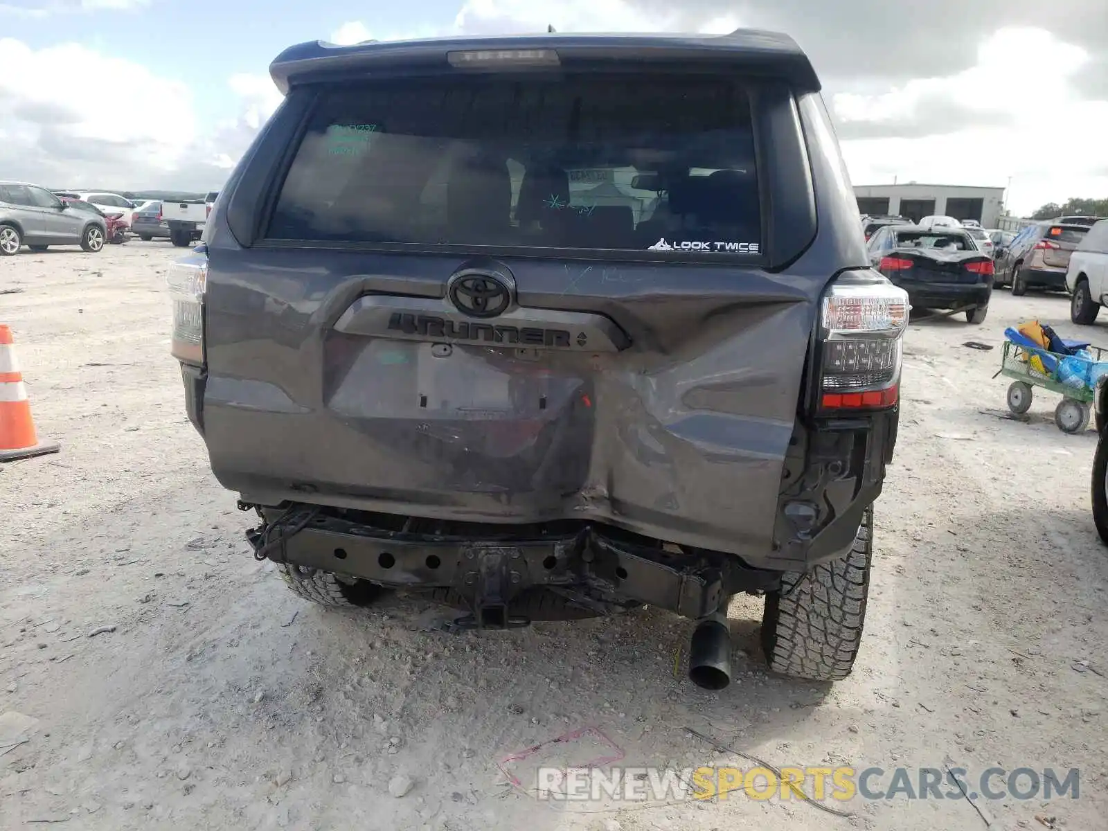 9 Photograph of a damaged car JTENU5JR1M5866427 TOYOTA 4RUNNER 2021