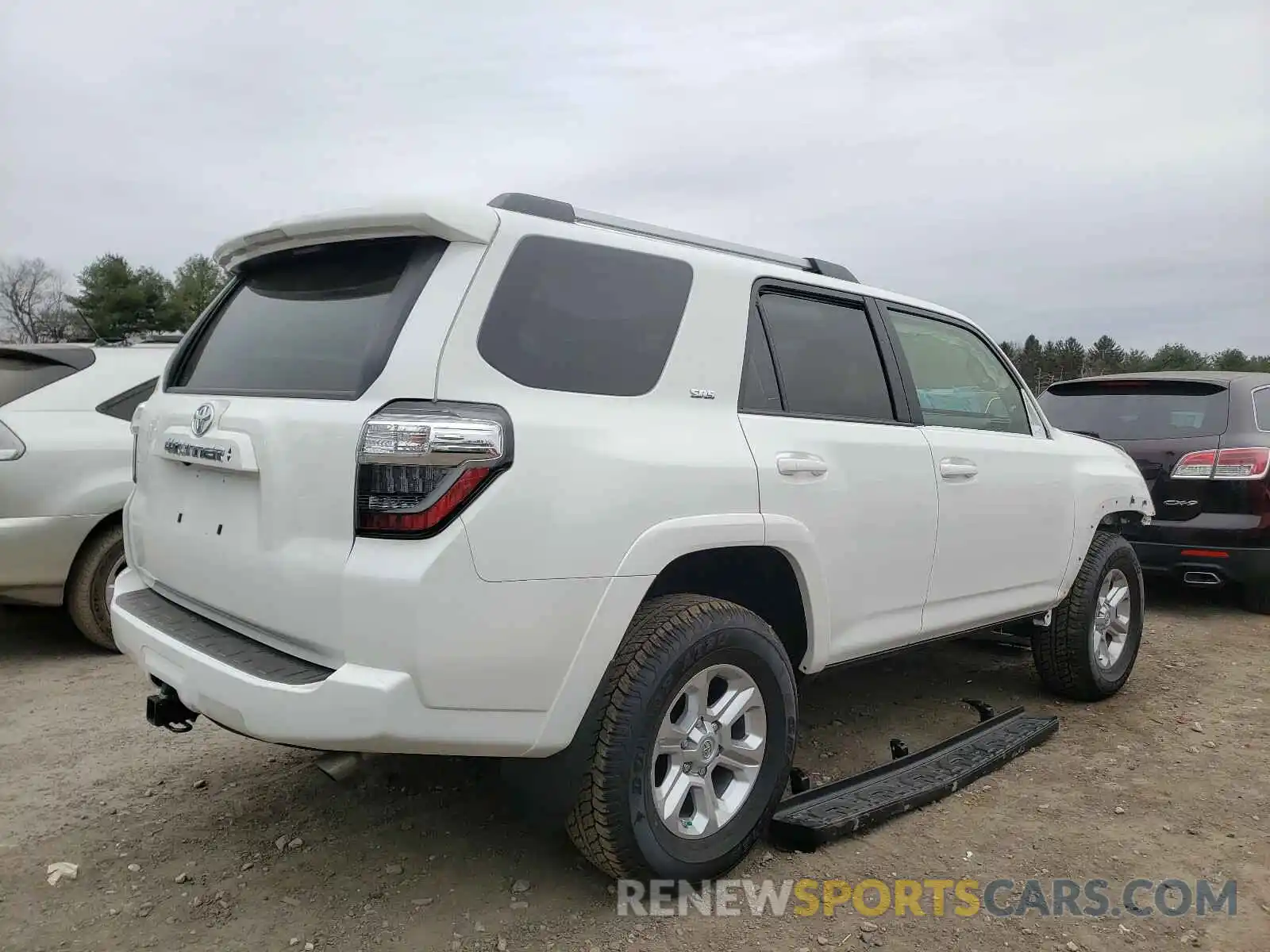 4 Photograph of a damaged car JTENU5JR1M5867299 TOYOTA 4RUNNER 2021