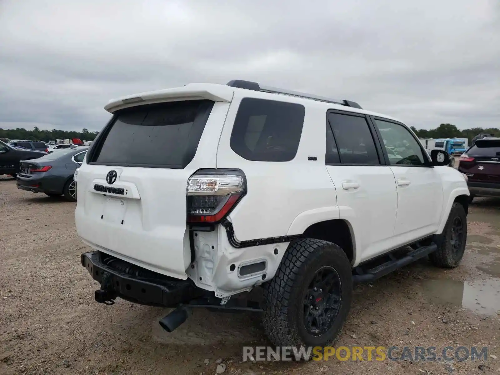 4 Photograph of a damaged car JTENU5JR1M5896429 TOYOTA 4RUNNER 2021