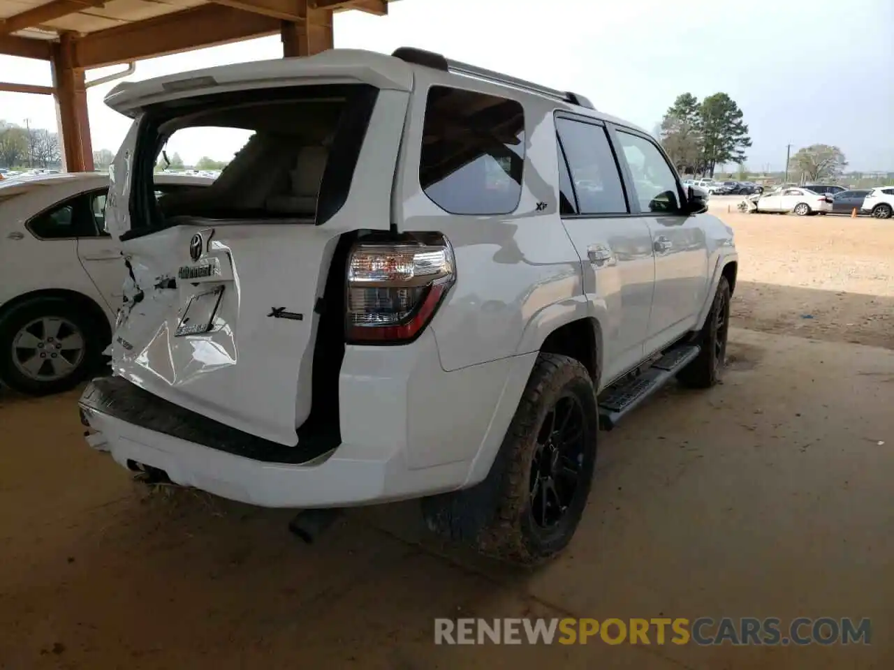 4 Photograph of a damaged car JTENU5JR1M5913164 TOYOTA 4RUNNER 2021