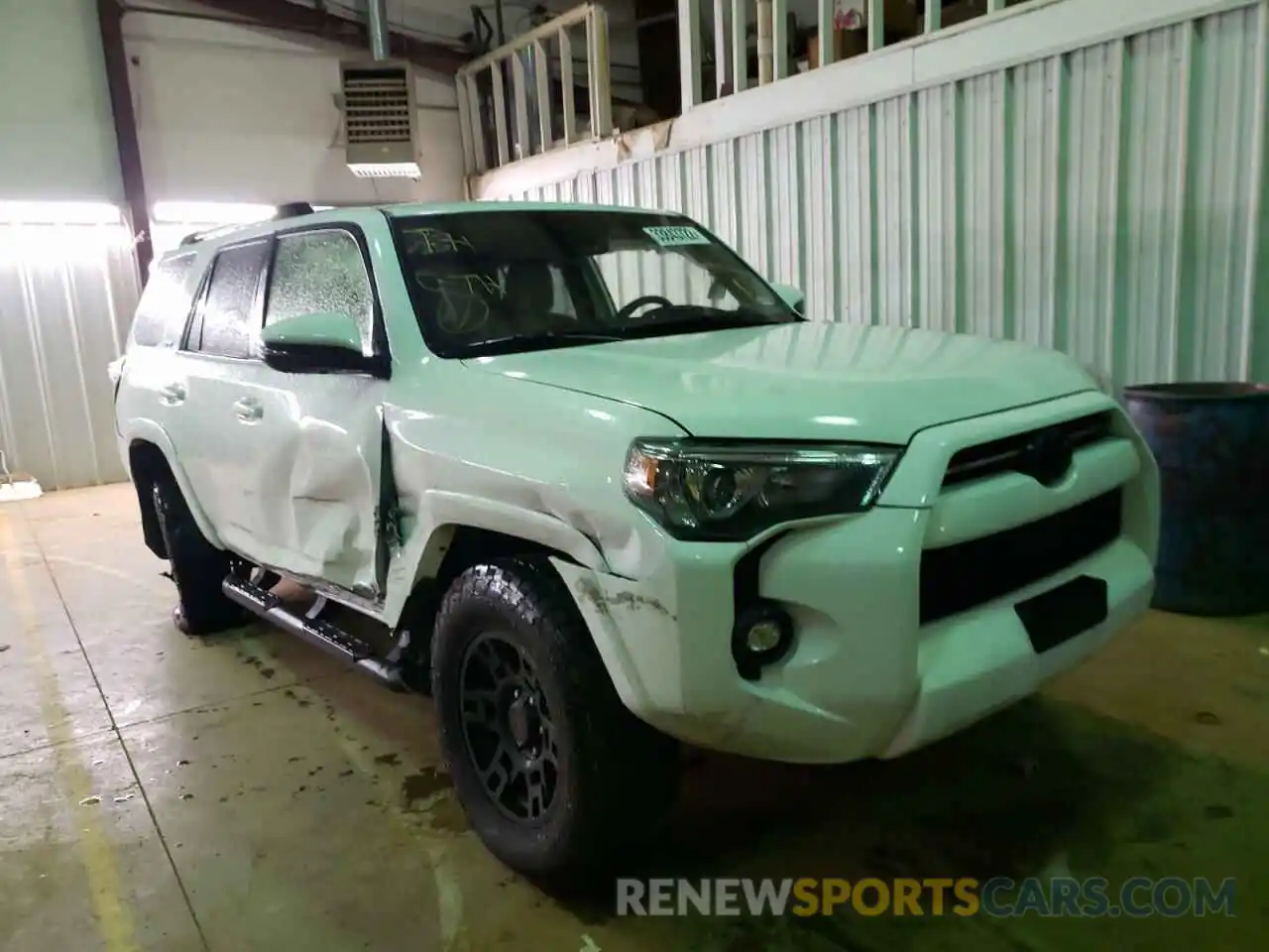 1 Photograph of a damaged car JTENU5JR2M5892485 TOYOTA 4RUNNER 2021