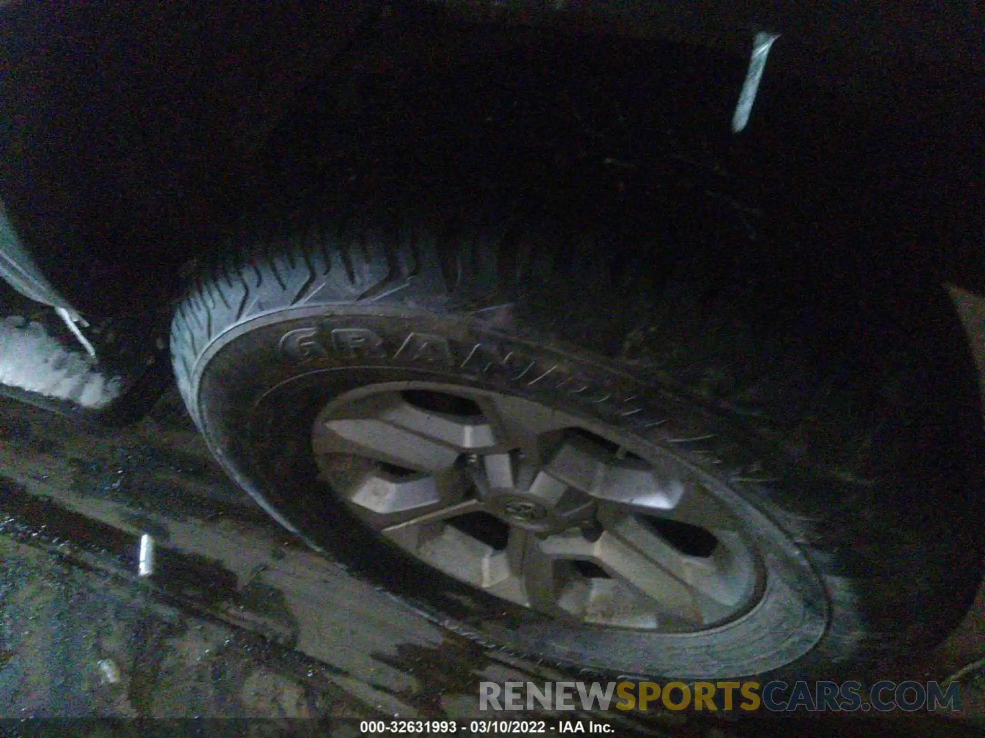 13 Photograph of a damaged car JTENU5JR2M5901315 TOYOTA 4RUNNER 2021